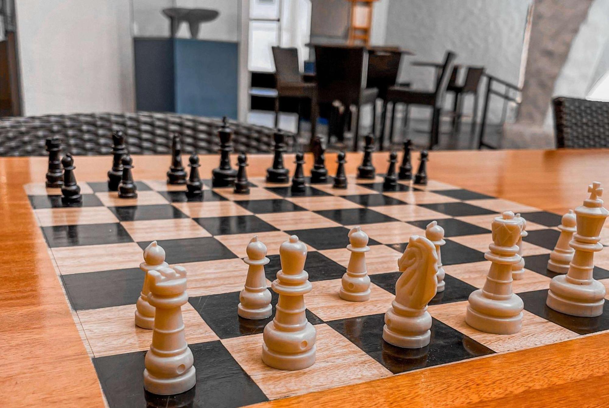 Wyndham San Jose Herradura Hotel Exterior photo Chess at the library